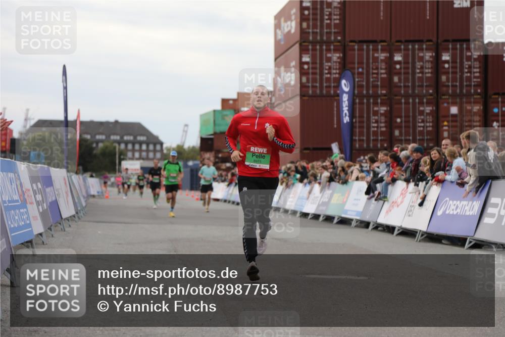 03.10.2025 - Köhlbrandbrückenlauf Yannick Fuchs http://msf.ph/oto/8987753 03.10.2025 15:59:58 Ziel 7269, 8783, 8915 meine-sportfotos.de