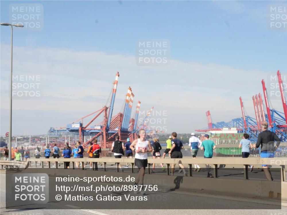 03.10.2025 - Köhlbrandbrückenlauf Matties Gatica Varas http://msf.ph/oto/8987756 03.10.2025 12:31:22 Position 2  meine-sportfotos.de