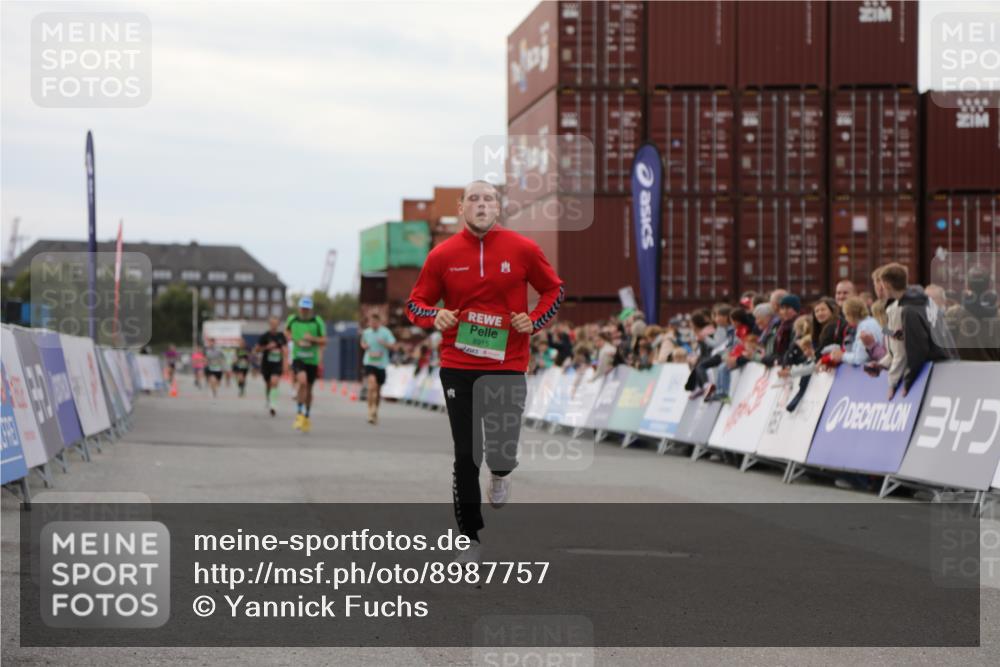 03.10.2025 - Köhlbrandbrückenlauf Yannick Fuchs http://msf.ph/oto/8987757 03.10.2025 15:59:59 Ziel 7269, 7329, 8783, 8915 meine-sportfotos.de