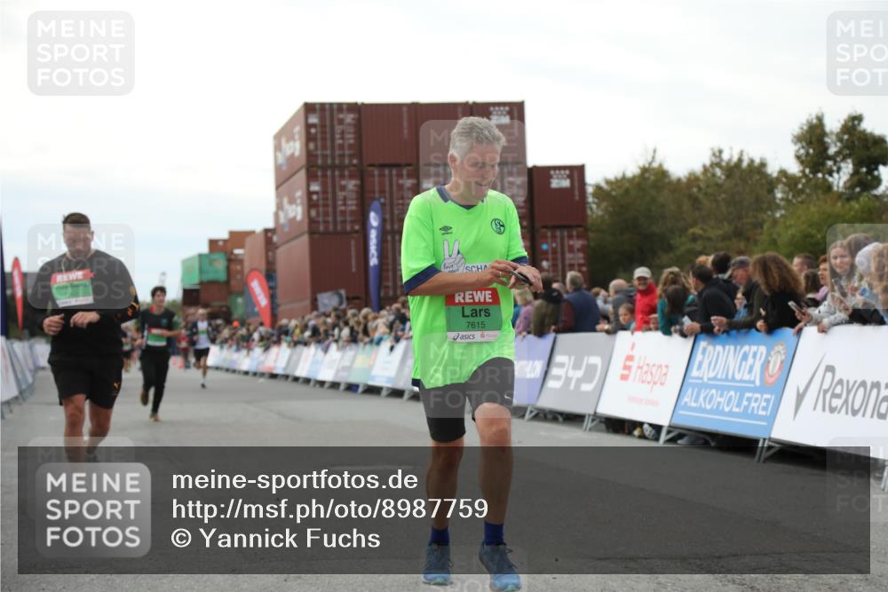 03.10.2025 - Köhlbrandbrückenlauf Yannick Fuchs http://msf.ph/oto/8987759 03.10.2025 16:12:15 Ziel 7404, 7615, 7762, 7825, 8088, 8501, 9359 meine-sportfotos.de