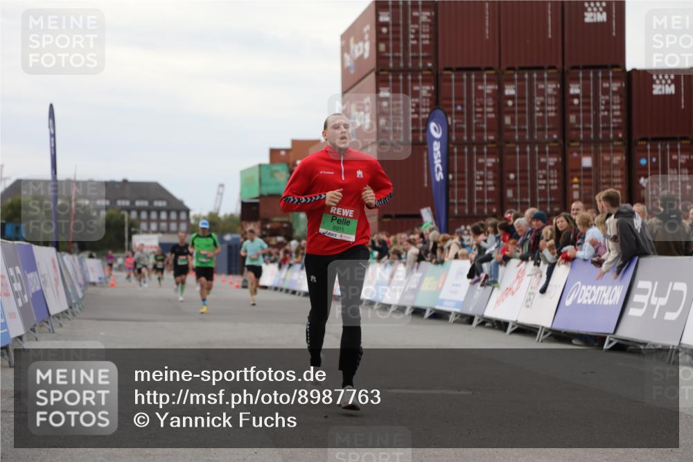 03.10.2025 - Köhlbrandbrückenlauf Yannick Fuchs http://msf.ph/oto/8987763 03.10.2025 15:59:59 Ziel 7269, 7329, 8783, 8915 meine-sportfotos.de