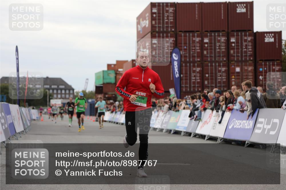 03.10.2025 - Köhlbrandbrückenlauf Yannick Fuchs http://msf.ph/oto/8987767 03.10.2025 15:59:59 Ziel 7269, 7329, 8783, 8915 meine-sportfotos.de