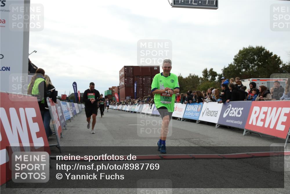 03.10.2025 - Köhlbrandbrückenlauf Yannick Fuchs http://msf.ph/oto/8987769 03.10.2025 16:12:15 Ziel 7404, 7615, 7762, 7825, 8088, 8501, 9359 meine-sportfotos.de