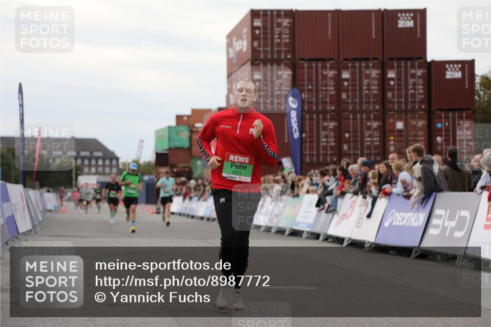 03.10.2025 - Köhlbrandbrückenlauf Yannick Fuchs http://msf.ph/oto/8987772 03.10.2025 15:59:59 Ziel 7269, 7329, 8783, 8915 meine-sportfotos.de