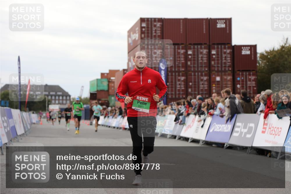 03.10.2025 - Köhlbrandbrückenlauf Yannick Fuchs http://msf.ph/oto/8987778 03.10.2025 15:59:59 Ziel 7269, 7329, 8783, 8915 meine-sportfotos.de