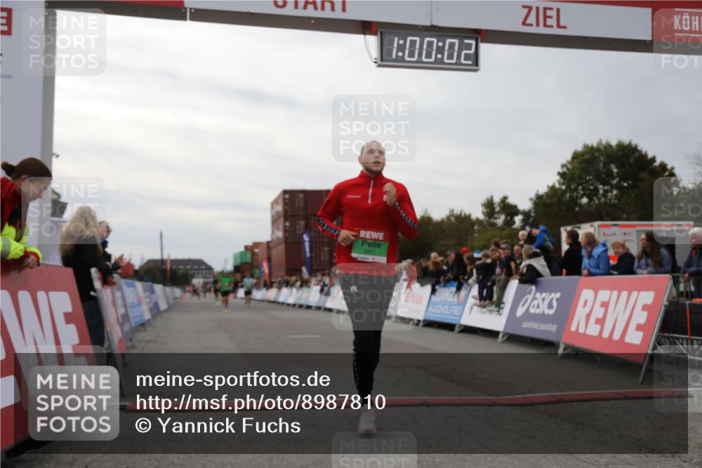 03.10.2025 - Köhlbrandbrückenlauf Yannick Fuchs http://msf.ph/oto/8987810 03.10.2025 16:00:00 Ziel 7103, 7269, 7329, 8783, 8915 meine-sportfotos.de
