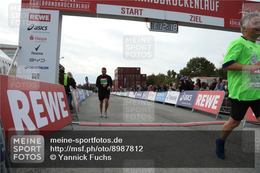 03.10.2025 - Köhlbrandbrückenlauf Yannick Fuchs http://msf.ph/oto/8987812 03.10.2025 16:12:16 Ziel 7404, 7615, 7762, 8088, 8501, 9359 meine-sportfotos.de
