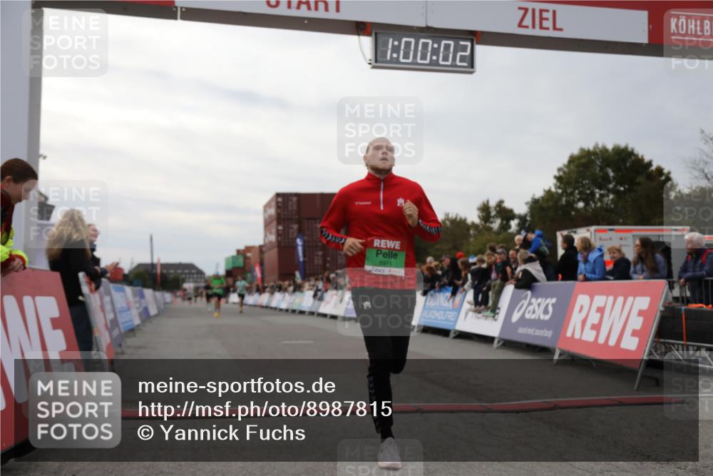 03.10.2025 - Köhlbrandbrückenlauf Yannick Fuchs http://msf.ph/oto/8987815 03.10.2025 16:00:01 Ziel 7103, 7106, 7329, 8783, 8915 meine-sportfotos.de