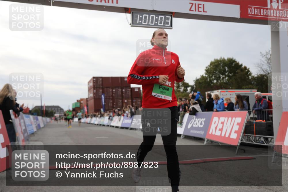 03.10.2025 - Köhlbrandbrückenlauf Yannick Fuchs http://msf.ph/oto/8987823 03.10.2025 16:00:01 Ziel 7103, 7106, 7329, 8783, 8915 meine-sportfotos.de