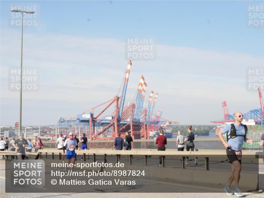 03.10.2025 - Köhlbrandbrückenlauf Matties Gatica Varas http://msf.ph/oto/8987824 03.10.2025 12:31:59 Position 2  meine-sportfotos.de