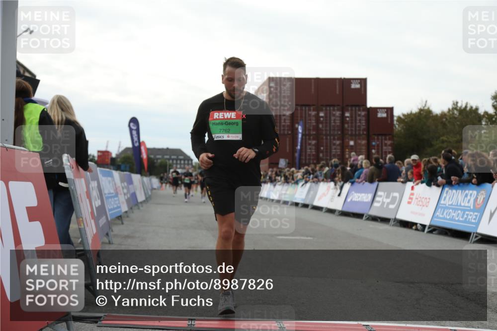 03.10.2025 - Köhlbrandbrückenlauf Yannick Fuchs http://msf.ph/oto/8987826 03.10.2025 16:12:17 Ziel 7404, 7615, 7762, 8088, 8501, 9060, 9061, 9359 meine-sportfotos.de