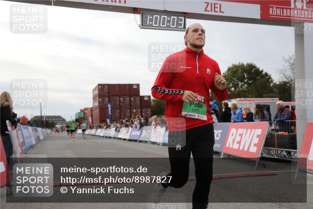03.10.2025 - Köhlbrandbrückenlauf Yannick Fuchs http://msf.ph/oto/8987827 03.10.2025 16:00:01 Ziel 7103, 7106, 7329, 8783, 8915 meine-sportfotos.de