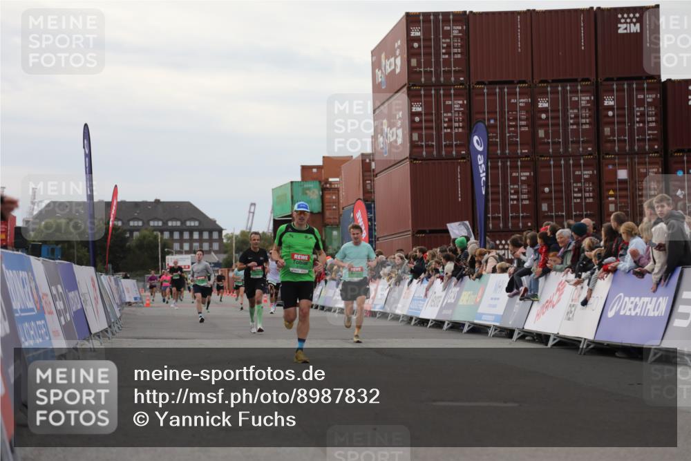 03.10.2025 - Köhlbrandbrückenlauf Yannick Fuchs http://msf.ph/oto/8987832 03.10.2025 16:00:02 Ziel 7103, 7106, 7329, 8783, 8915, 9314 meine-sportfotos.de