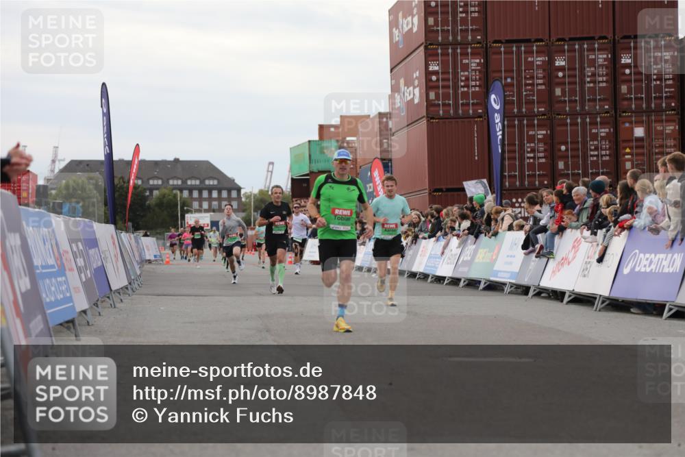 03.10.2025 - Köhlbrandbrückenlauf Yannick Fuchs http://msf.ph/oto/8987848 03.10.2025 16:00:03 Ziel 7103, 7106, 7329, 8783, 8915, 9314 meine-sportfotos.de