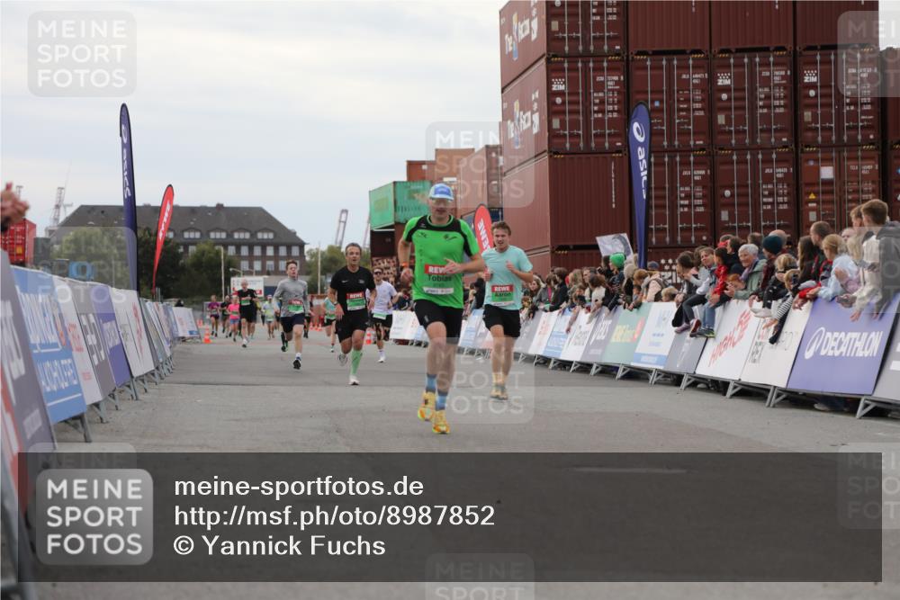 03.10.2025 - Köhlbrandbrückenlauf Yannick Fuchs http://msf.ph/oto/8987852 03.10.2025 16:00:03 Ziel 7103, 7106, 7329, 8783, 8915, 9314 meine-sportfotos.de