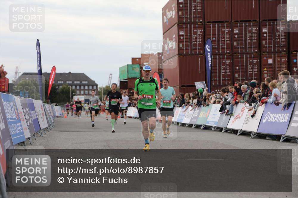 03.10.2025 - Köhlbrandbrückenlauf Yannick Fuchs http://msf.ph/oto/8987857 03.10.2025 16:00:04 Ziel 7103, 7106, 7329, 8783, 8915, 9314 meine-sportfotos.de