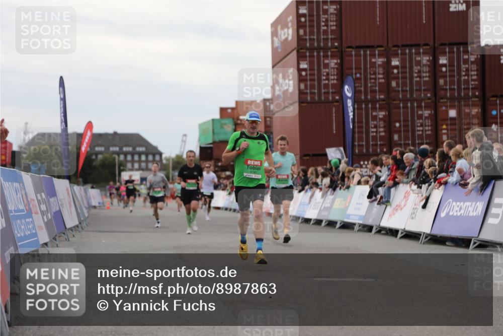 03.10.2025 - Köhlbrandbrückenlauf Yannick Fuchs http://msf.ph/oto/8987863 03.10.2025 16:00:04 Ziel 7103, 7106, 7329, 8783, 8915, 9314 meine-sportfotos.de