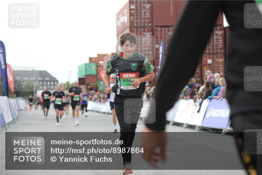 03.10.2025 - Köhlbrandbrückenlauf Yannick Fuchs http://msf.ph/oto/8987864 03.10.2025 16:12:19 Ziel 7615, 7688, 7762, 8501, 9060, 9061, 9359 meine-sportfotos.de