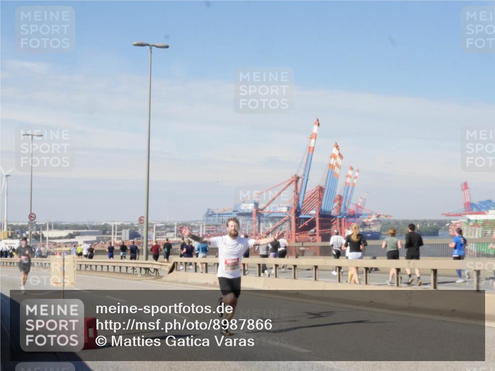 03.10.2025 - Köhlbrandbrückenlauf Matties Gatica Varas http://msf.ph/oto/8987866 03.10.2025 12:32:06 Position 2  meine-sportfotos.de