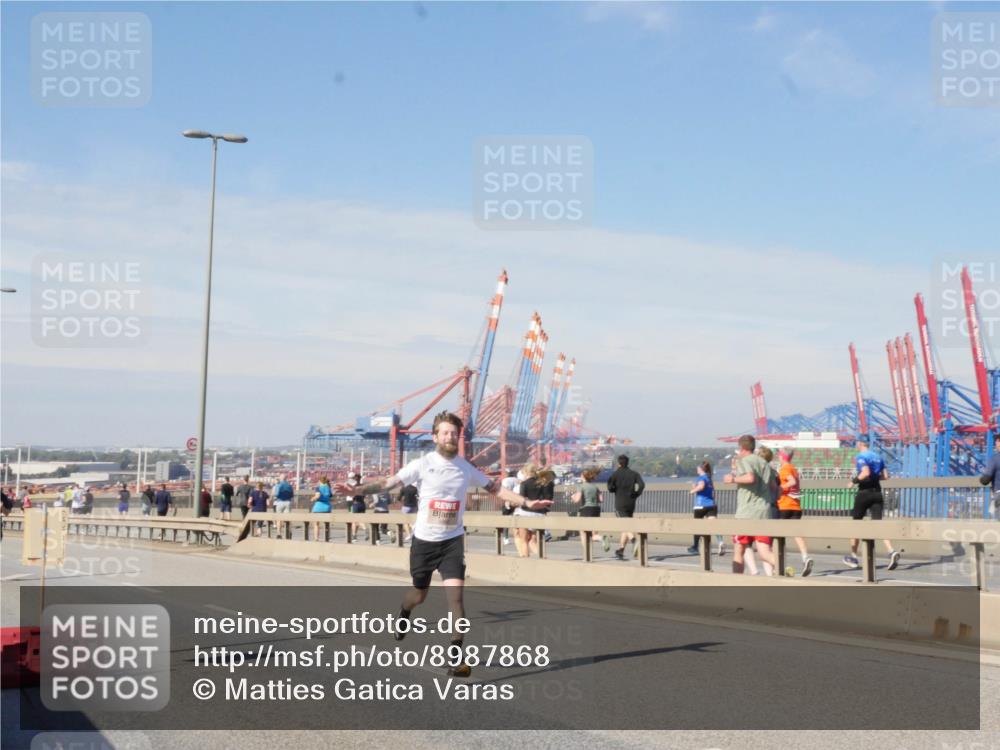 03.10.2025 - Köhlbrandbrückenlauf Matties Gatica Varas http://msf.ph/oto/8987868 03.10.2025 12:32:07 Position 2  meine-sportfotos.de