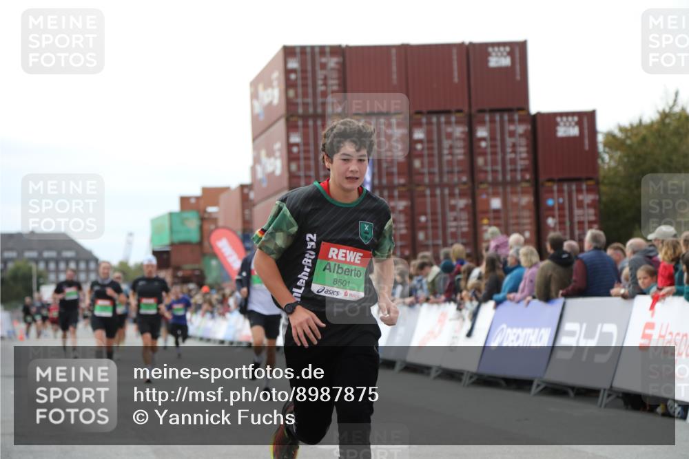 03.10.2025 - Köhlbrandbrückenlauf Yannick Fuchs http://msf.ph/oto/8987875 03.10.2025 16:12:19 Ziel 7615, 7688, 7762, 8501, 9060, 9061, 9359 meine-sportfotos.de