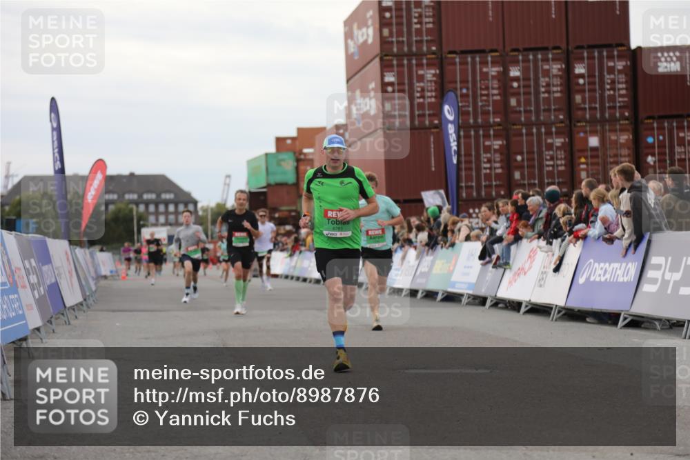 03.10.2025 - Köhlbrandbrückenlauf Yannick Fuchs http://msf.ph/oto/8987876 03.10.2025 16:00:04 Ziel 7103, 7106, 7329, 8783, 8915, 9314 meine-sportfotos.de