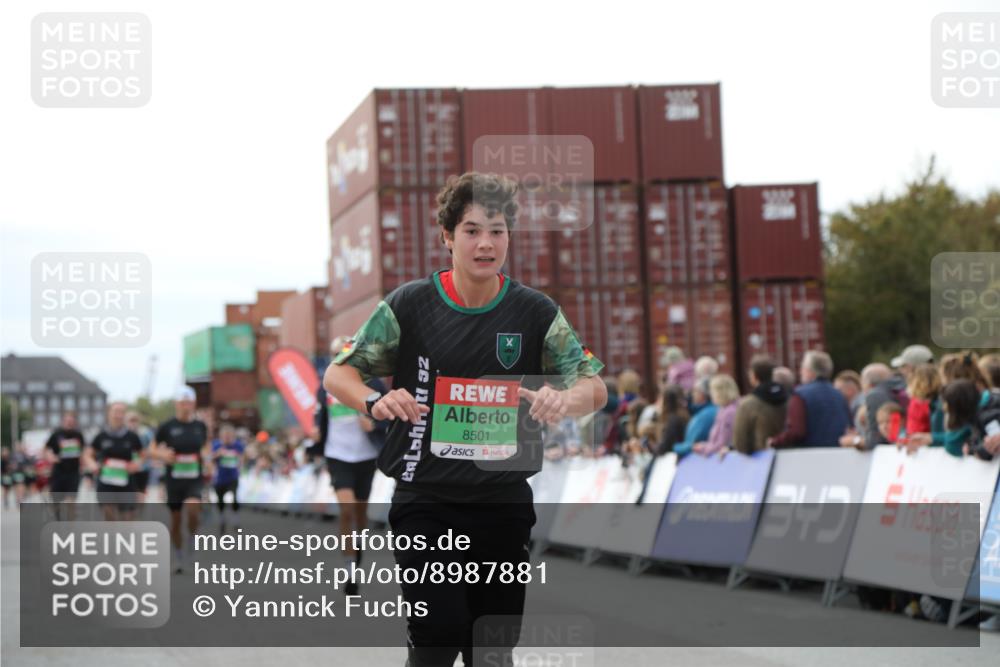 03.10.2025 - Köhlbrandbrückenlauf Yannick Fuchs http://msf.ph/oto/8987881 03.10.2025 16:12:19 Ziel 7615, 7688, 7762, 8501, 9060, 9061, 9359 meine-sportfotos.de
