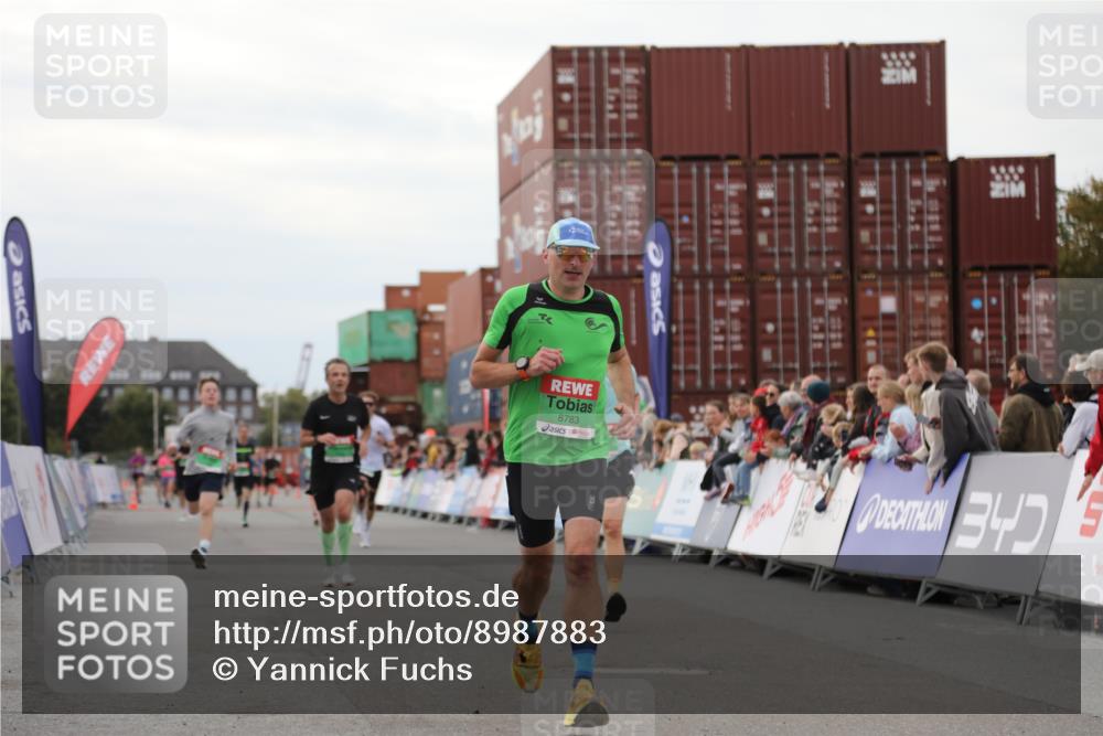 03.10.2025 - Köhlbrandbrückenlauf Yannick Fuchs http://msf.ph/oto/8987883 03.10.2025 16:00:05 Ziel 7103, 7106, 7329, 8783, 9314 meine-sportfotos.de