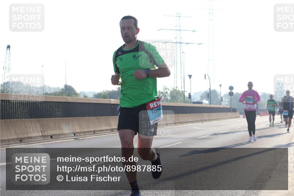 03.10.2025 - Köhlbrandbrückenlauf Luisa Fischer http://msf.ph/oto/8987885 03.10.2025 10:10:52 Position 3 2700 meine-sportfotos.de