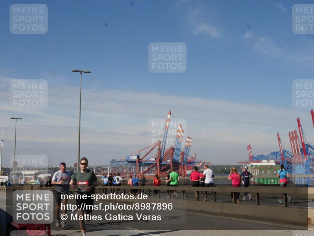03.10.2025 - Köhlbrandbrückenlauf Matties Gatica Varas http://msf.ph/oto/8987896 03.10.2025 12:32:22 Position 2  meine-sportfotos.de