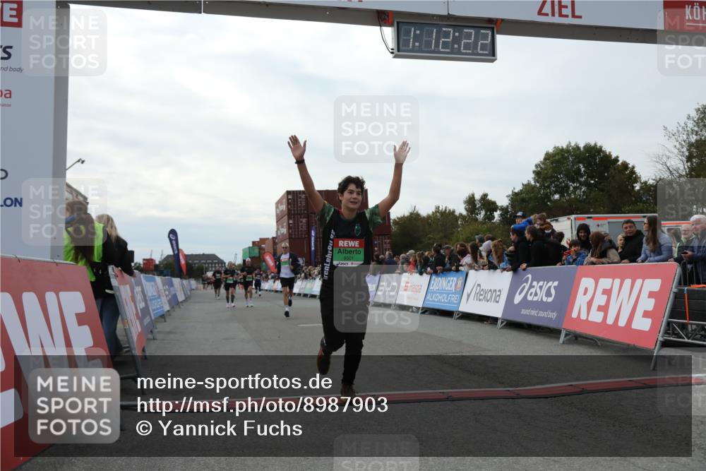 03.10.2025 - Köhlbrandbrückenlauf Yannick Fuchs http://msf.ph/oto/8987903 03.10.2025 16:12:20 Ziel 7654, 7688, 7762, 8501, 9060, 9061, 9359 meine-sportfotos.de