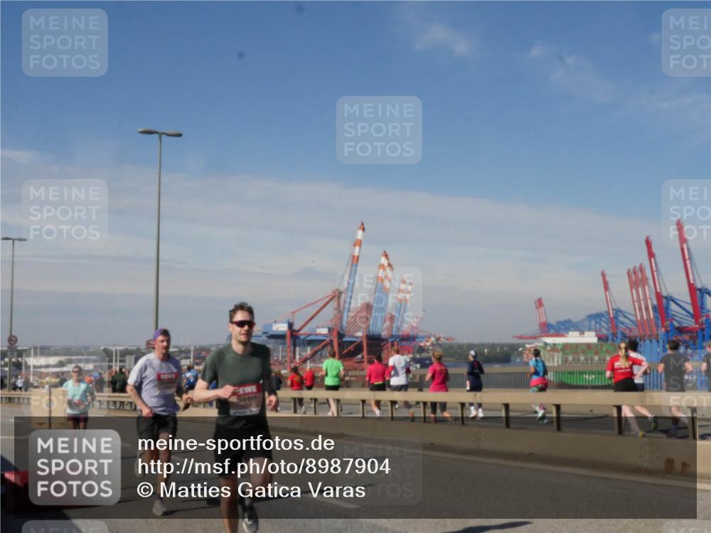 03.10.2025 - Köhlbrandbrückenlauf Matties Gatica Varas http://msf.ph/oto/8987904 03.10.2025 12:32:23 Position 2  meine-sportfotos.de