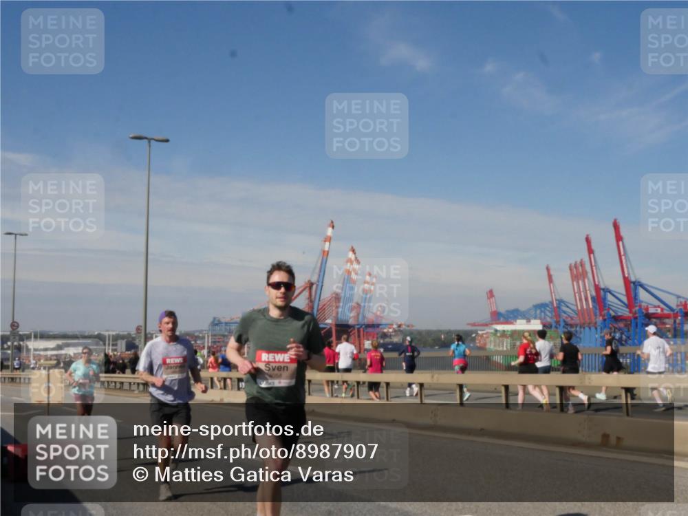 03.10.2025 - Köhlbrandbrückenlauf Matties Gatica Varas http://msf.ph/oto/8987907 03.10.2025 12:32:23 Position 2 4058 meine-sportfotos.de