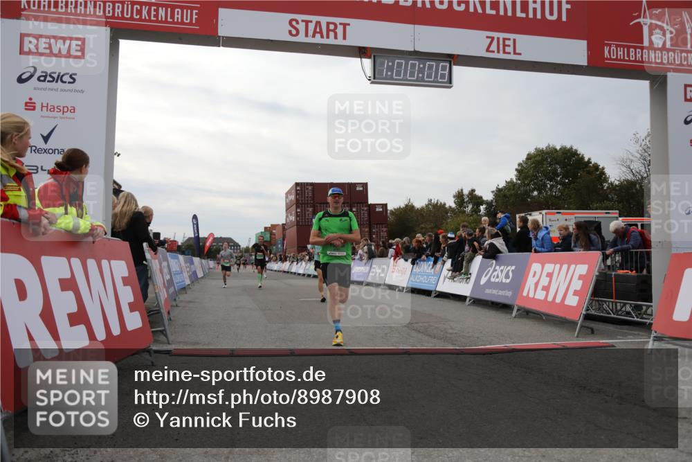03.10.2025 - Köhlbrandbrückenlauf Yannick Fuchs http://msf.ph/oto/8987908 03.10.2025 16:00:06 Ziel 7103, 7106, 7329, 8783, 9314 meine-sportfotos.de