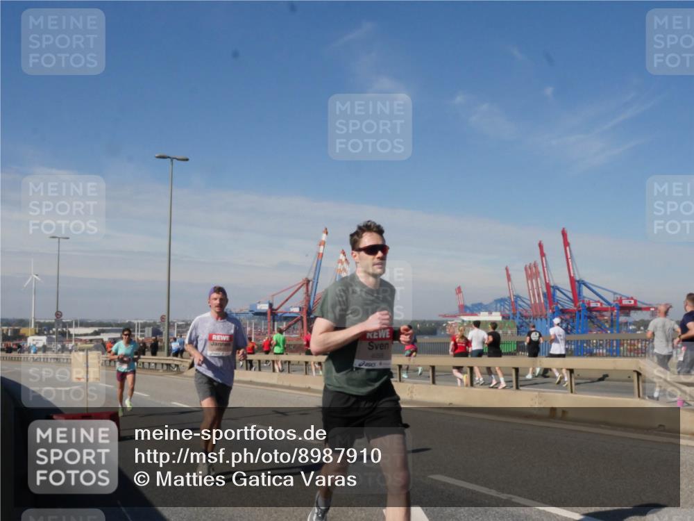 03.10.2025 - Köhlbrandbrückenlauf Matties Gatica Varas http://msf.ph/oto/8987910 03.10.2025 12:32:24 Position 2 4058 meine-sportfotos.de