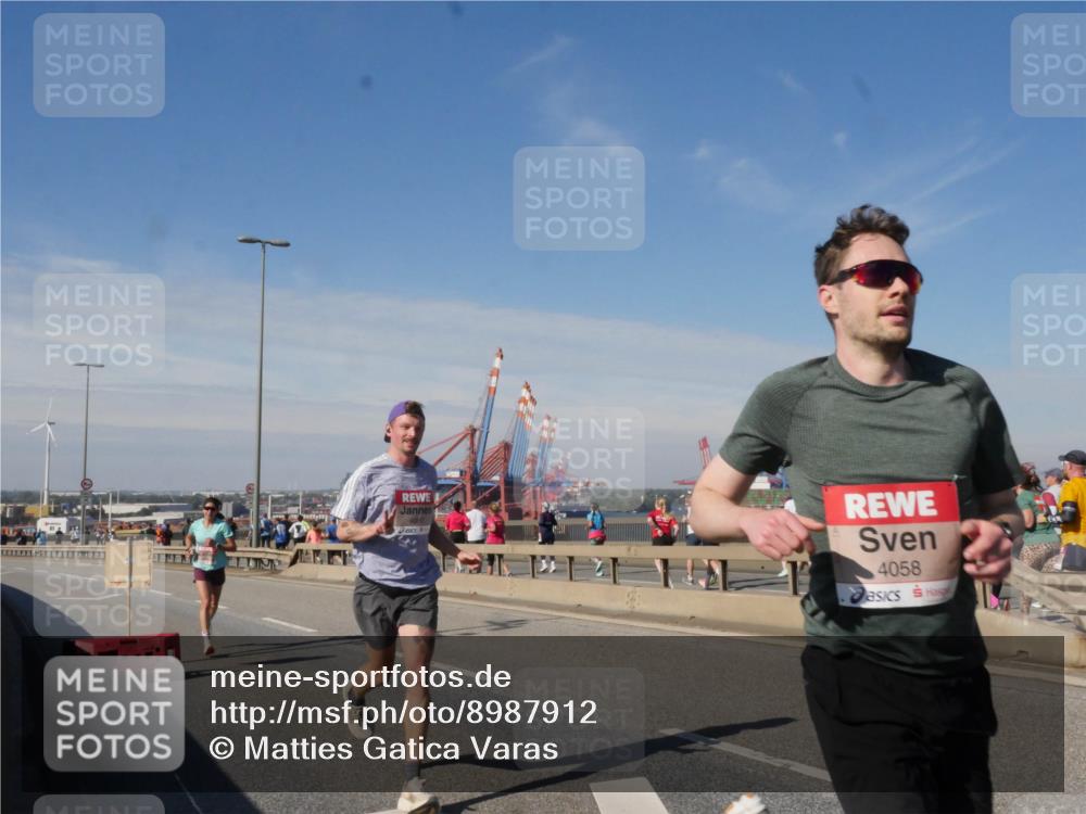 03.10.2025 - Köhlbrandbrückenlauf Matties Gatica Varas http://msf.ph/oto/8987912 03.10.2025 12:32:24 Position 2 1, 4058 meine-sportfotos.de