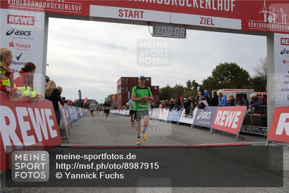 03.10.2025 - Köhlbrandbrückenlauf Yannick Fuchs http://msf.ph/oto/8987915 03.10.2025 16:00:06 Ziel 7103, 7106, 7329, 8783, 9314 meine-sportfotos.de