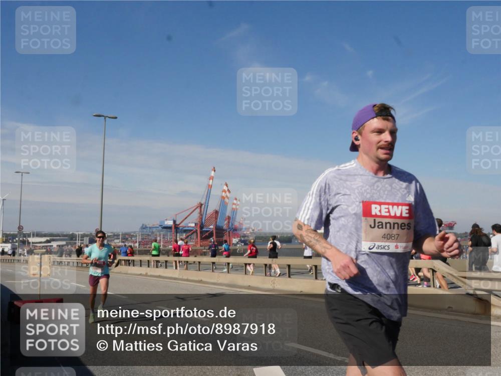 03.10.2025 - Köhlbrandbrückenlauf Matties Gatica Varas http://msf.ph/oto/8987918 03.10.2025 12:32:25 Position 2 4087 meine-sportfotos.de