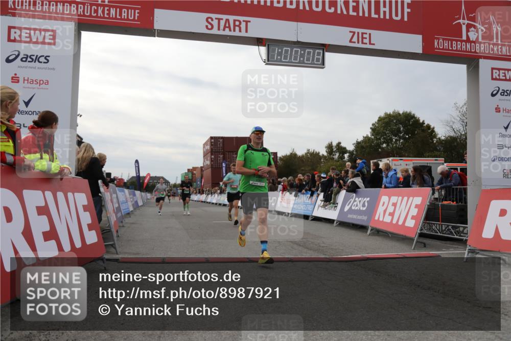 03.10.2025 - Köhlbrandbrückenlauf Yannick Fuchs http://msf.ph/oto/8987921 03.10.2025 16:00:06 Ziel 7103, 7106, 7329, 8783, 9314 meine-sportfotos.de