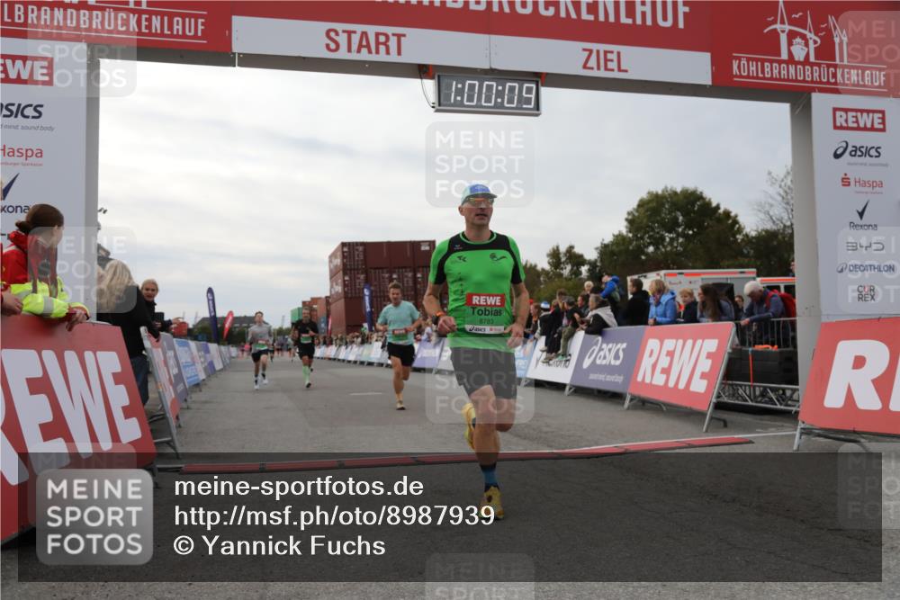 03.10.2025 - Köhlbrandbrückenlauf Yannick Fuchs http://msf.ph/oto/8987939 03.10.2025 16:00:07 Ziel 7103, 7106, 7329, 7598, 8783, 9314 meine-sportfotos.de
