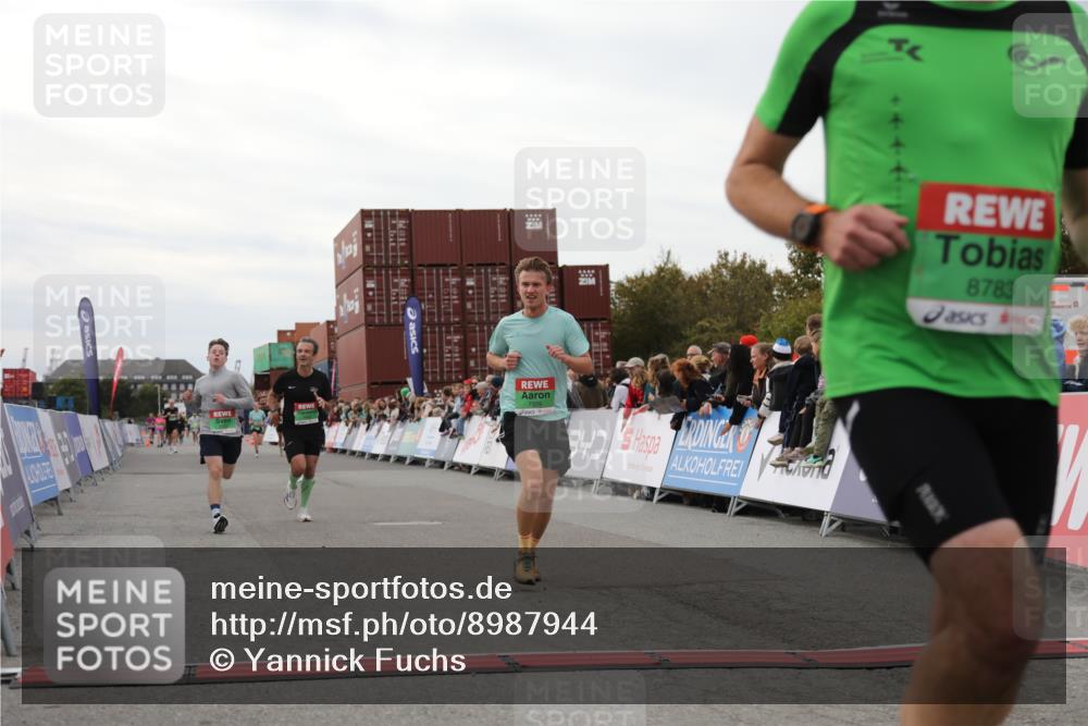03.10.2025 - Köhlbrandbrückenlauf Yannick Fuchs http://msf.ph/oto/8987944 03.10.2025 16:00:07 Ziel 7103, 7106, 7329, 7598, 8783, 9314 meine-sportfotos.de