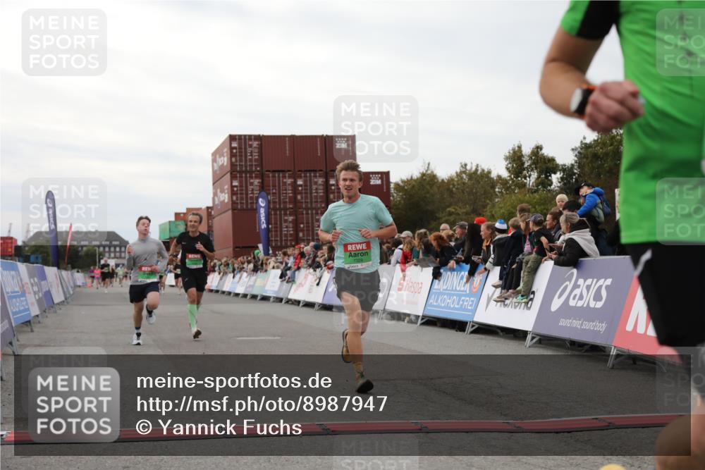 03.10.2025 - Köhlbrandbrückenlauf Yannick Fuchs http://msf.ph/oto/8987947 03.10.2025 16:00:07 Ziel 7103, 7106, 7329, 7598, 8783, 9314 meine-sportfotos.de