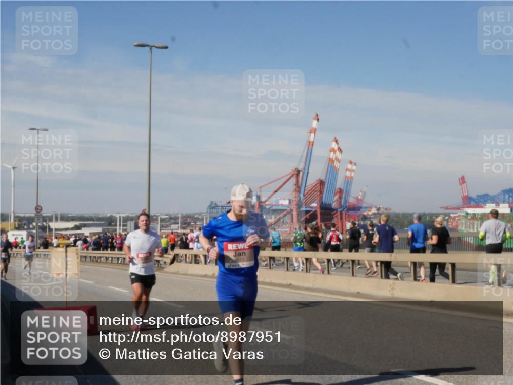 03.10.2025 - Köhlbrandbrückenlauf Matties Gatica Varas http://msf.ph/oto/8987951 03.10.2025 12:32:44 Position 2 013 meine-sportfotos.de