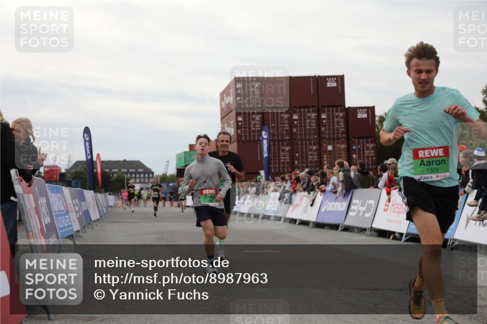 03.10.2025 - Köhlbrandbrückenlauf Yannick Fuchs http://msf.ph/oto/8987963 03.10.2025 16:00:08 Ziel 7103, 7106, 7329, 7598, 8783, 9314 meine-sportfotos.de