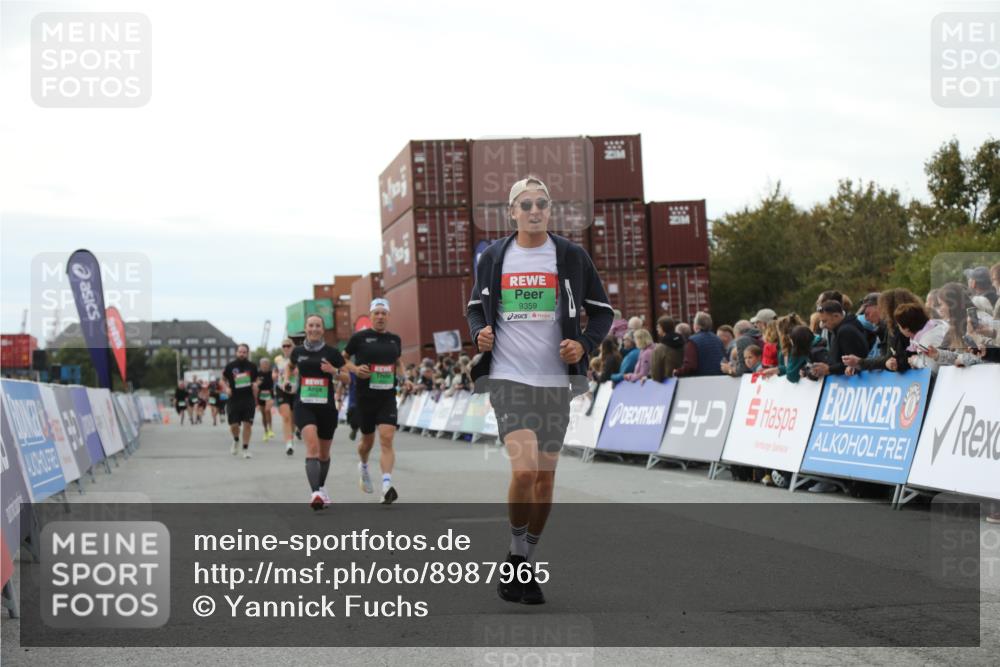 03.10.2025 - Köhlbrandbrückenlauf Yannick Fuchs http://msf.ph/oto/8987965 03.10.2025 16:12:22 Ziel 7654, 7688, 8501, 8901, 9060, 9061, 9359, 9454, 9677 meine-sportfotos.de