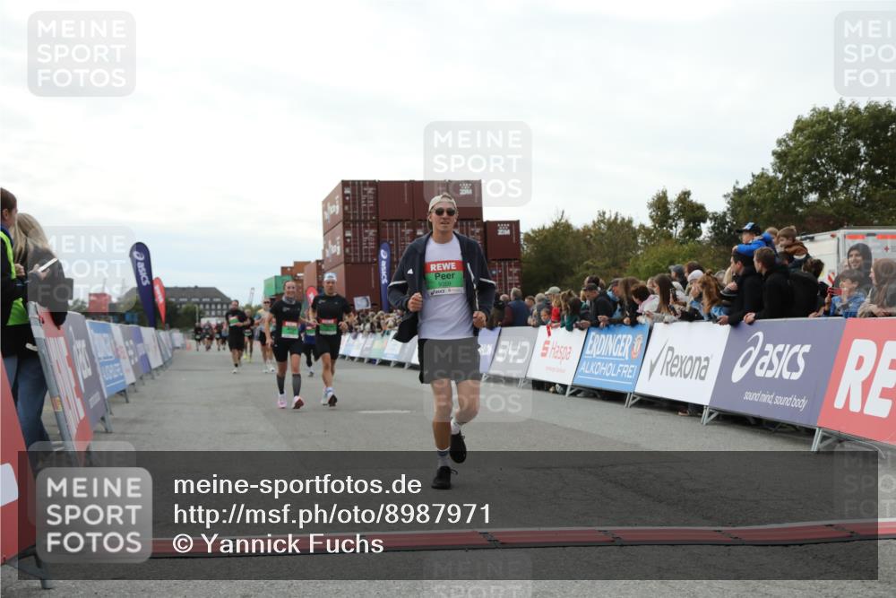 03.10.2025 - Köhlbrandbrückenlauf Yannick Fuchs http://msf.ph/oto/8987971 03.10.2025 16:12:23 Ziel 7654, 7688, 8501, 8901, 9060, 9061, 9359, 9454, 9677 meine-sportfotos.de