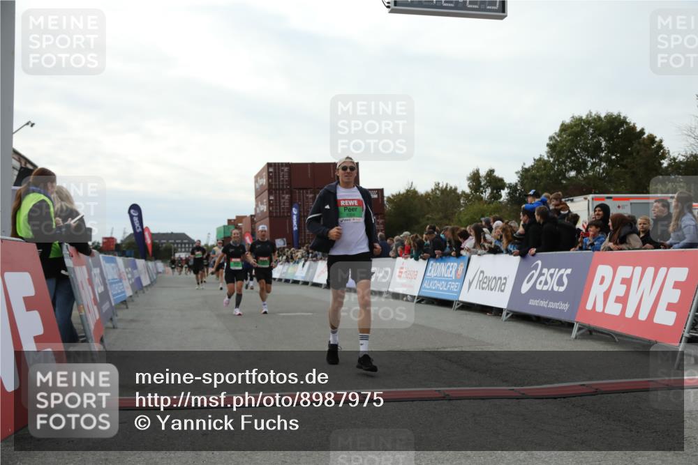 03.10.2025 - Köhlbrandbrückenlauf Yannick Fuchs http://msf.ph/oto/8987975 03.10.2025 16:12:23 Ziel 7654, 7688, 8501, 8901, 9060, 9061, 9359, 9454, 9677 meine-sportfotos.de
