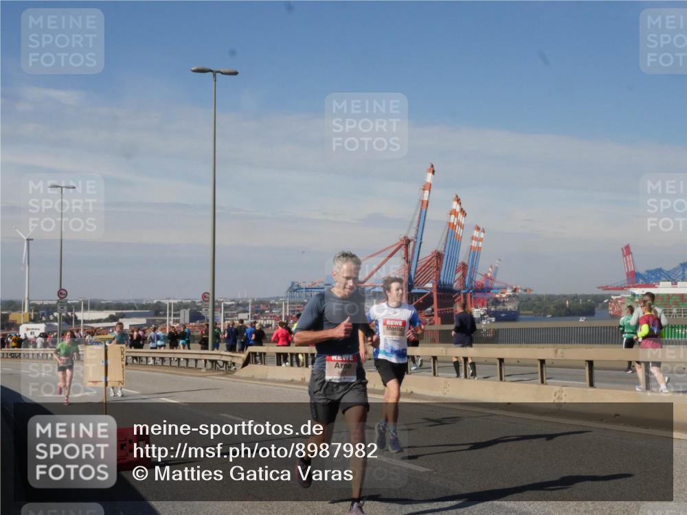 03.10.2025 - Köhlbrandbrückenlauf Matties Gatica Varas http://msf.ph/oto/8987982 03.10.2025 12:32:51 Position 2 12, 2 meine-sportfotos.de