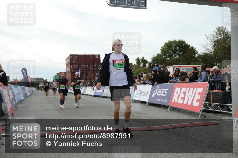 03.10.2025 - Köhlbrandbrückenlauf Yannick Fuchs http://msf.ph/oto/8987991 03.10.2025 16:12:24 Ziel 7654, 7688, 8501, 8901, 9060, 9061, 9359, 9454, 9677 meine-sportfotos.de