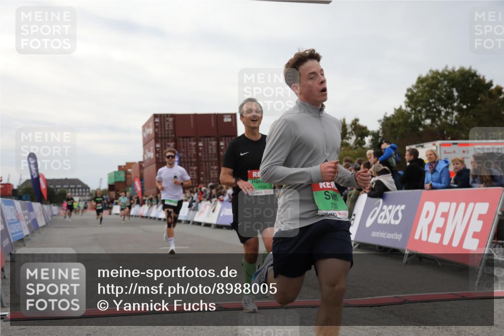 03.10.2025 - Köhlbrandbrückenlauf Yannick Fuchs http://msf.ph/oto/8988005 03.10.2025 16:00:10 Ziel 7103, 7106, 7233, 7271, 7329, 7598, 8783, 9314 meine-sportfotos.de